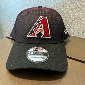 Arizona Diamondbacks New Era 3930 Black W/red Diamonds Small-med Hat. Men’s. NWT
